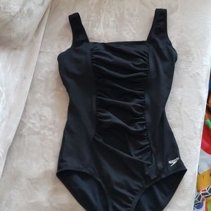 Speedo womans 1 piece swimsuit. Size 10